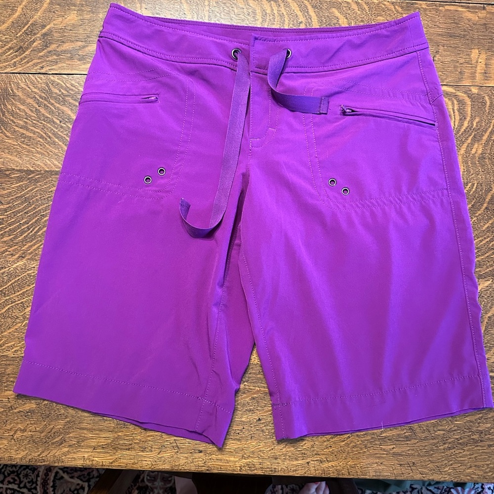 Athleta Shorts, Size 6, 11” inseam